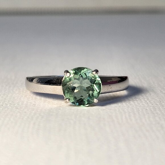 Trending 925 1.93cts NATURAL Green Fluorite Solitaire Ring Size 10 - Picture 2 of 12